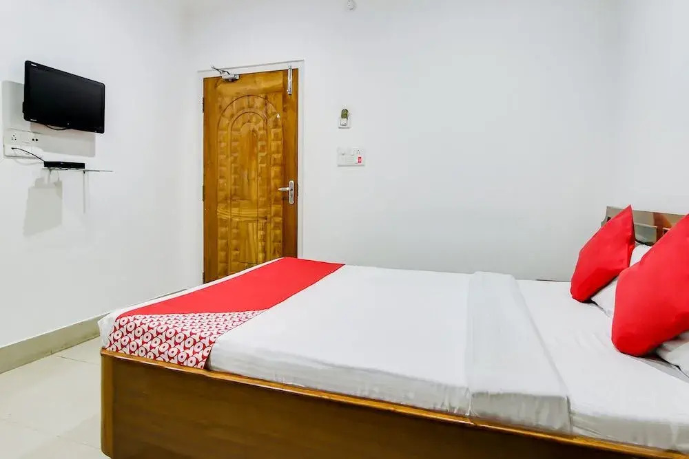 OYO 49035 Hotel Royel Park