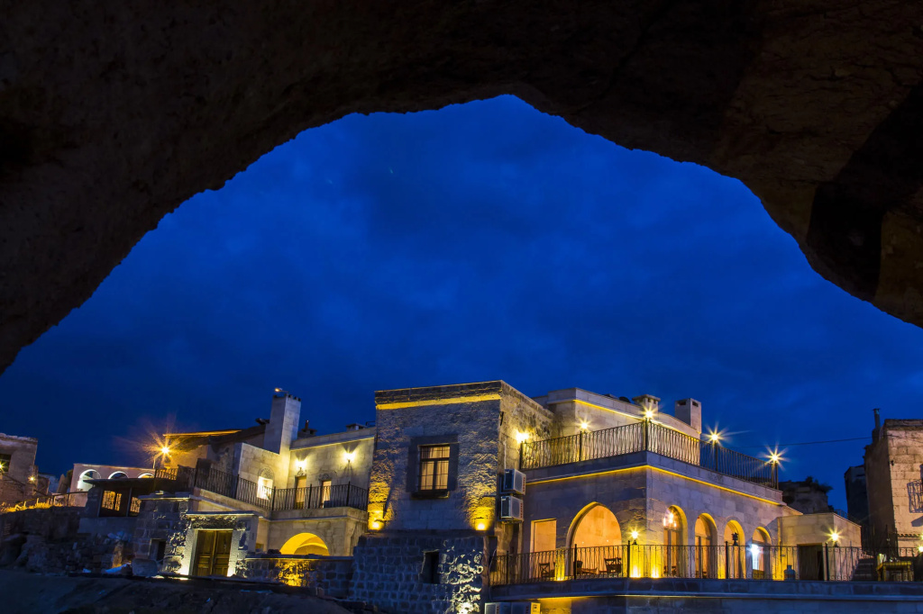 Caldera Cave Hotel