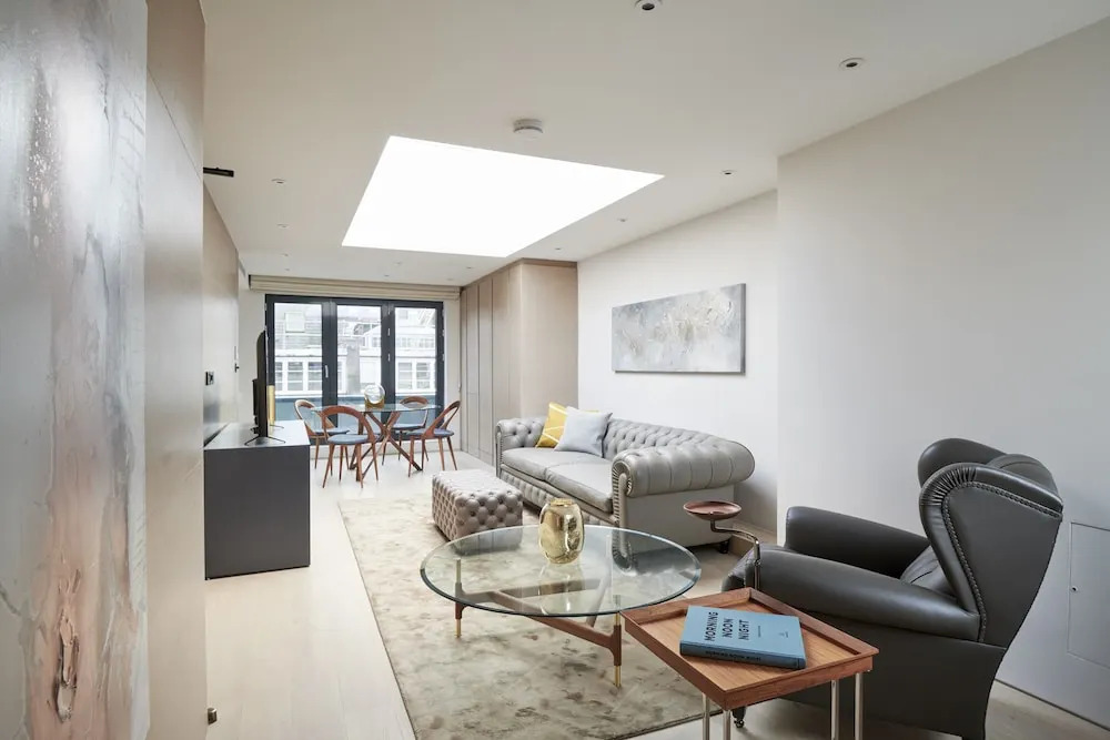 Lovely Mayfair Suites by Sonder
