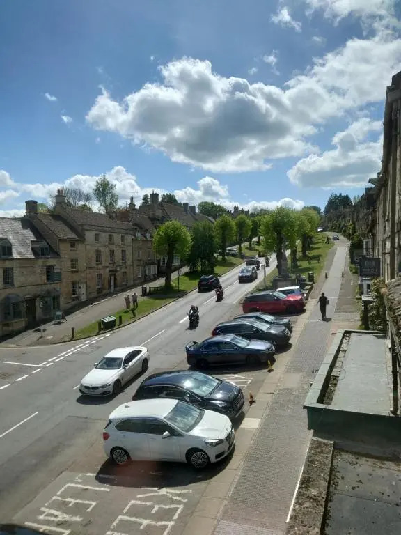 Charming 2 bed apartment in the centre of Burford