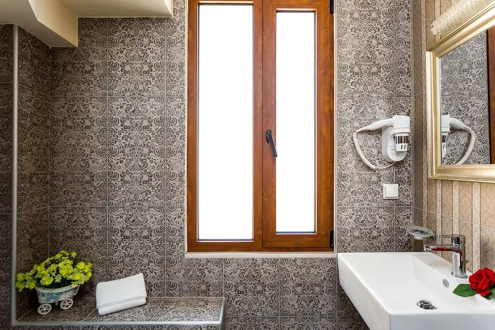 Polyxenia Suites