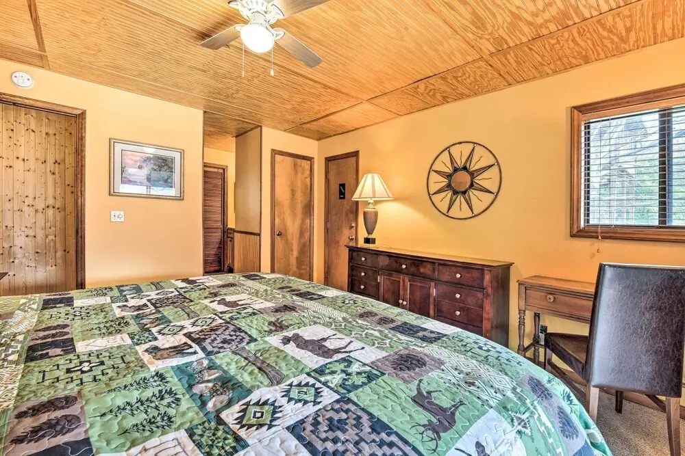 Best Location - Maggie Valley Cabin w/ Hot Tub!