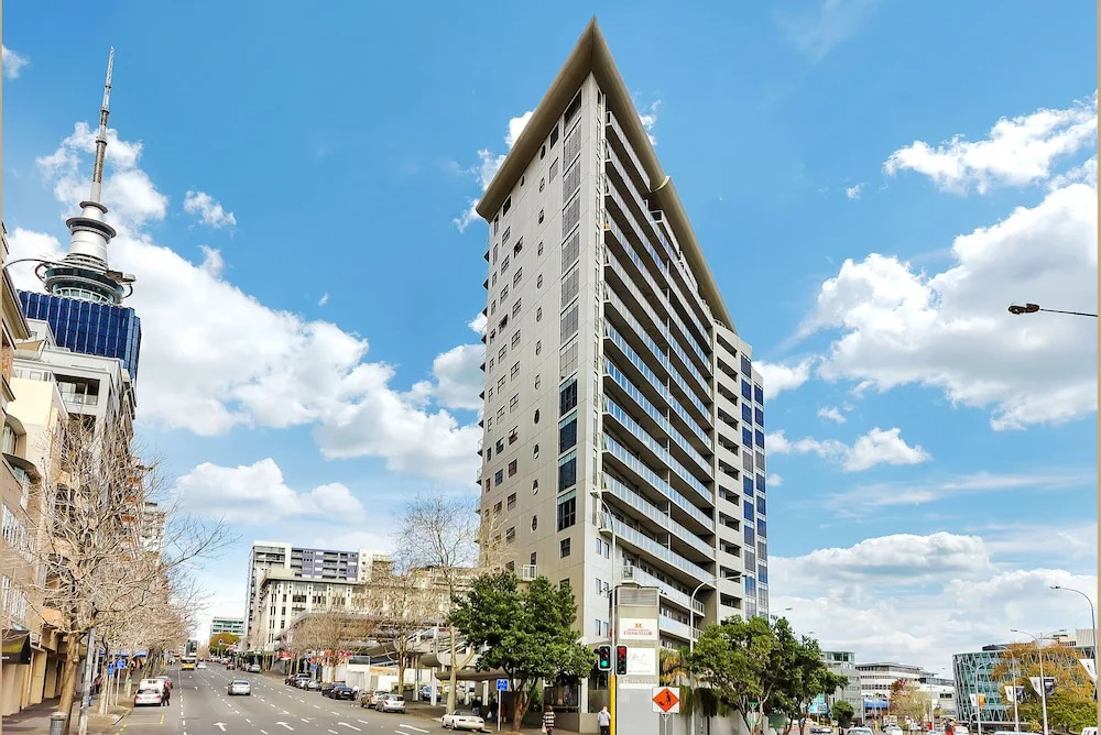 QV Sunny New Apt with Balcony -976