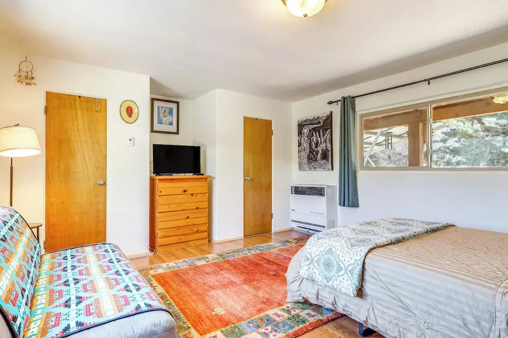 Artsy Studio w/ Patio: 25 Mi to Santa Fe