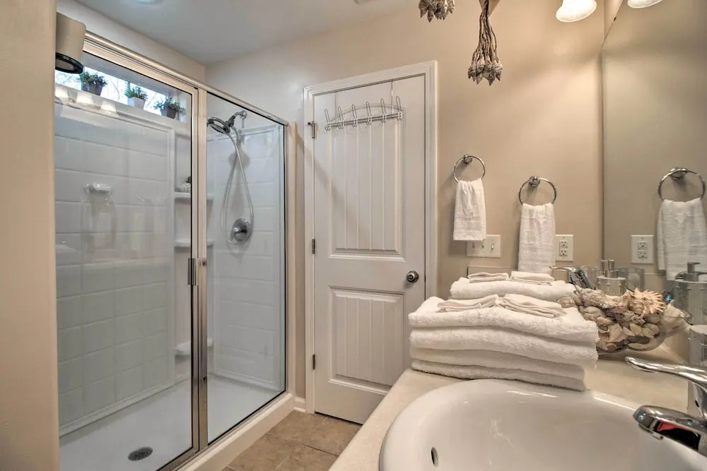 Screened Patio: Rincon Home, 18 Mi to Savannah