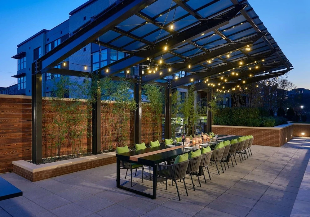 Global Luxury Suites Clarendon Metro