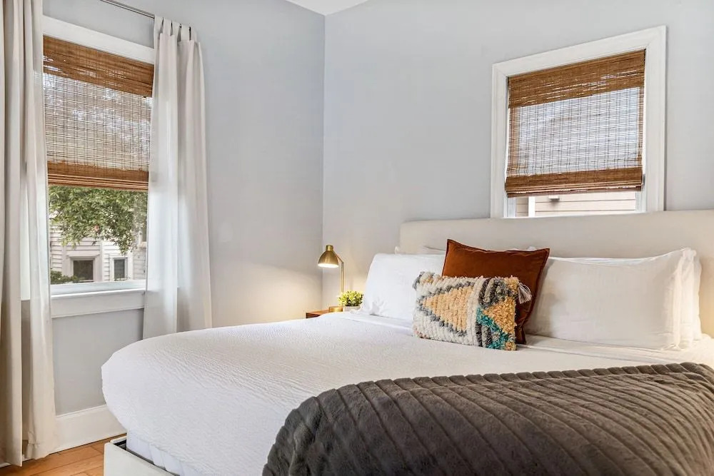 Spacious Apartment Downtown