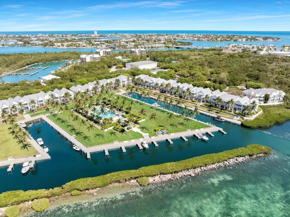 Waterfront luxury Villa