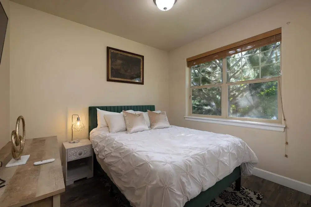 Charming Bend Sanctuary for 6!