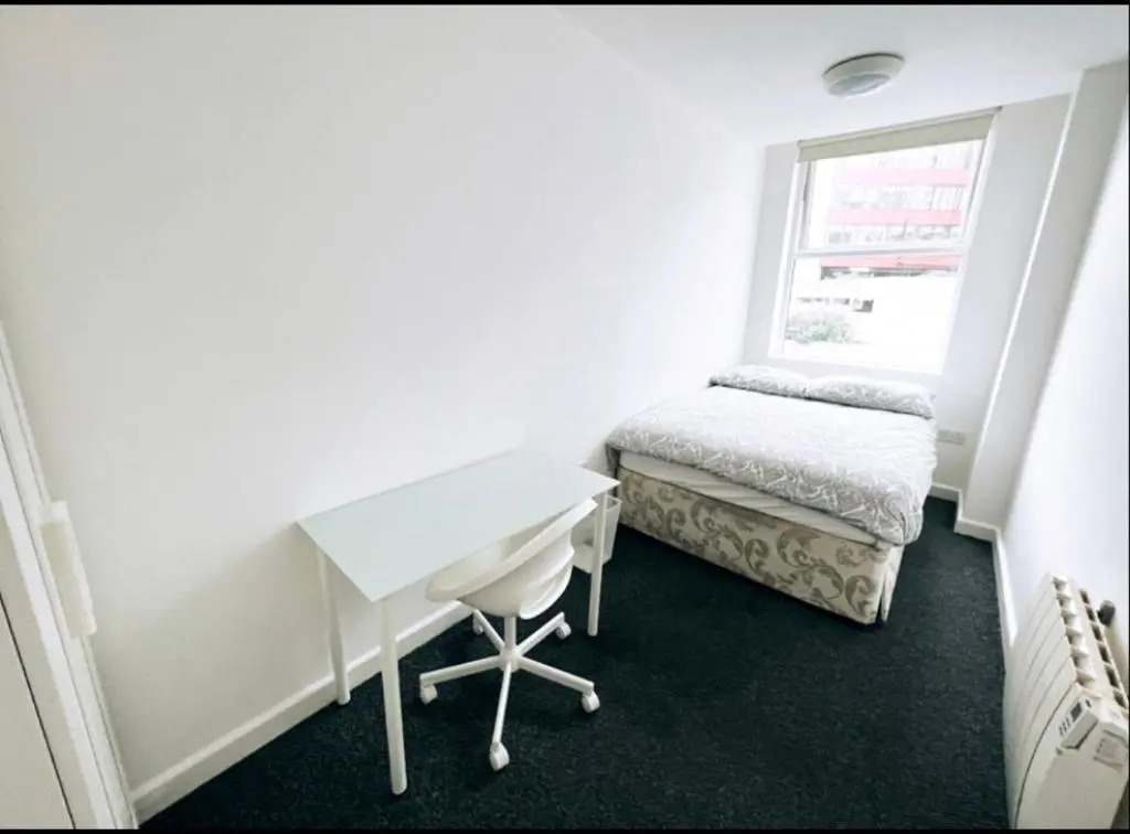 Bournemouth Town Centre 6 Double Bed Apartment