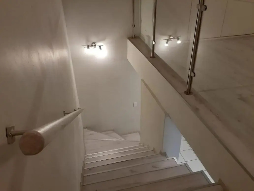 Mount Royal 09 - Large 1 bed with balcony