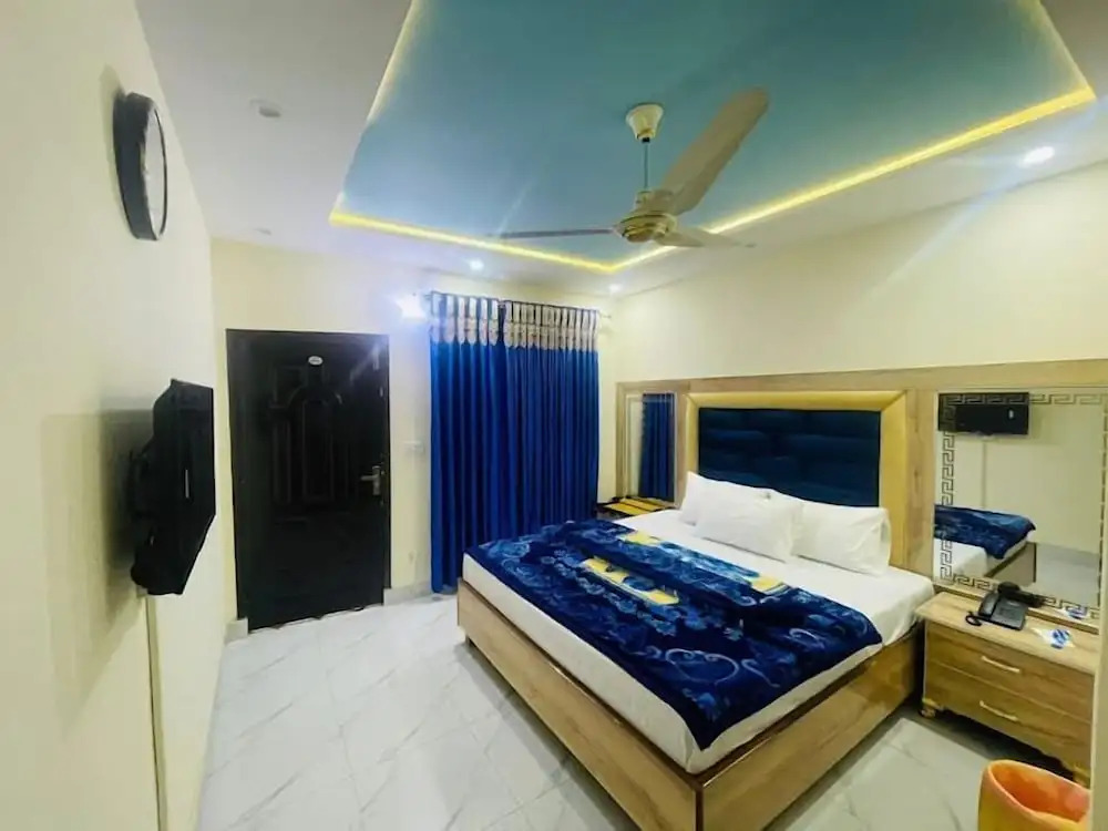Hotel new royal palace