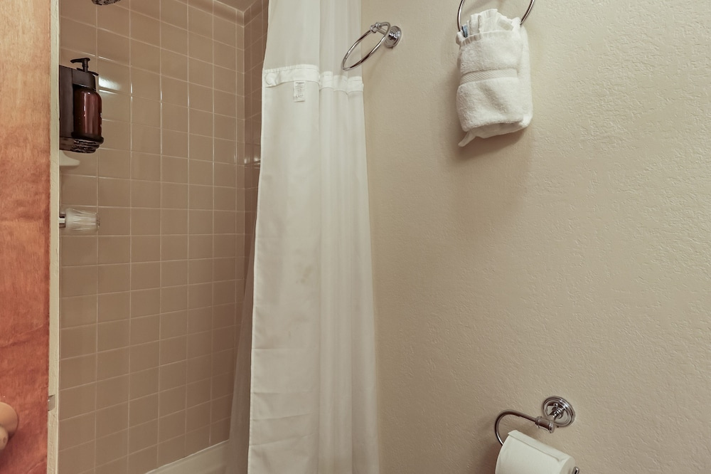 Fp219 Foxpine 1br 2 Ba 1 Bedroom Condo