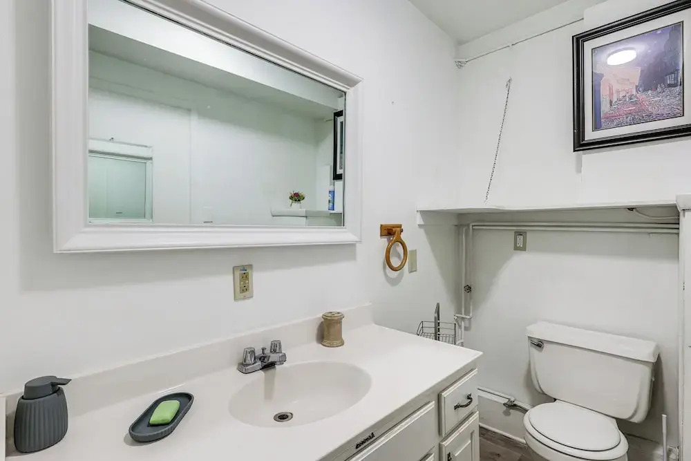 3 Mi to Belmont Stakes! Pet-friendly Home w/ Patio