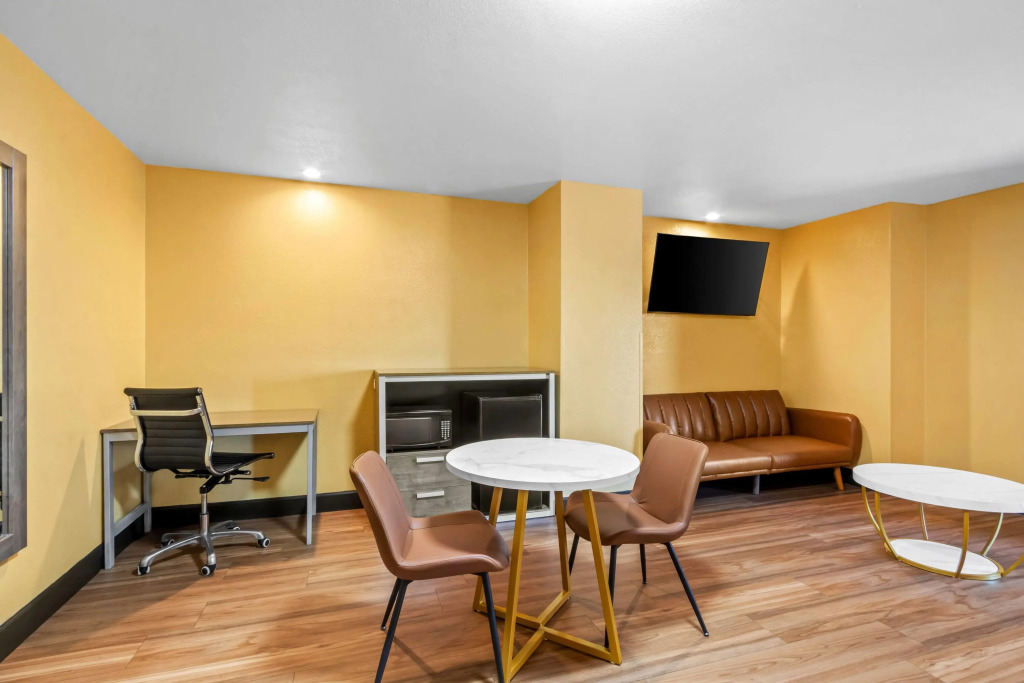 Super 8 by Wyndham Mesa Gilbert