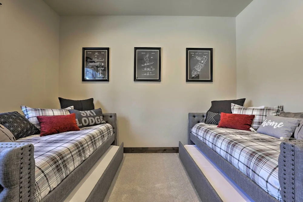 Ideally Located Winter Park Townhouse w/ Hot Tub!