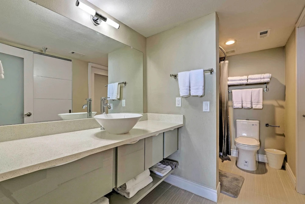 Modern Waterfront Hudson Condo w/ Resort Pool!