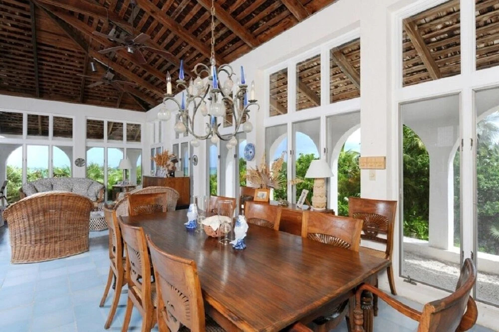 Goodwind & Cottage 6 Bedroom Home
