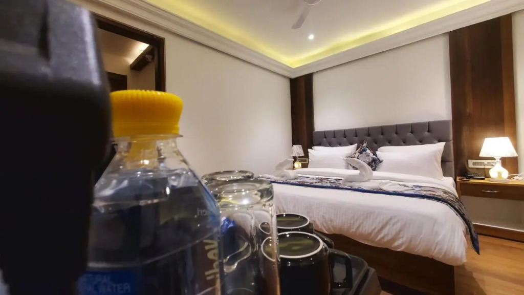 Hotel Sapling Mussoorie - 500 Mtr from Picture Palace Mall Road
