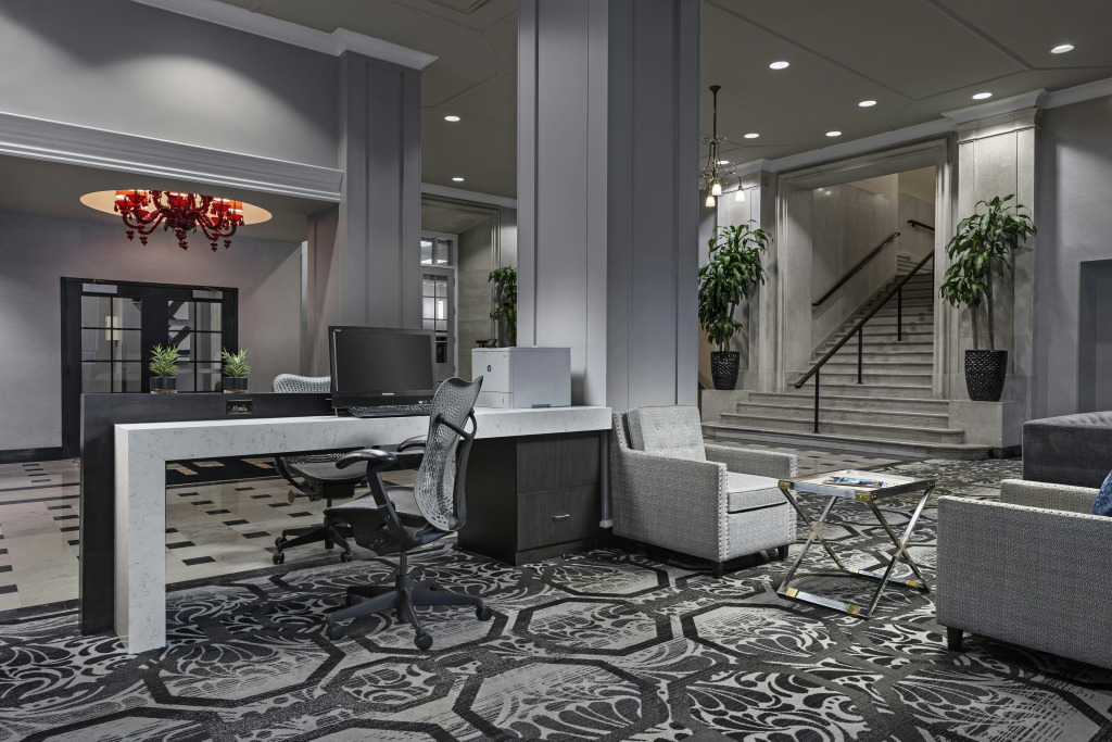 DoubleTree Suites by Hilton Hotel Detroit Downtown - Fort Shelby