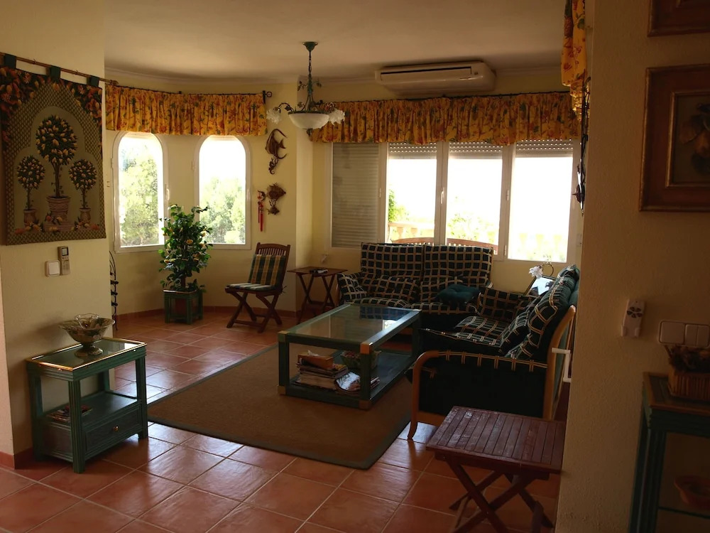 Villa AH-057