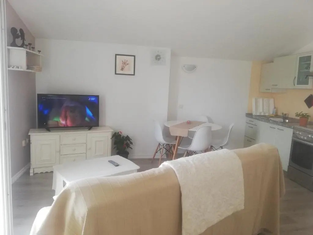 Riviera Rooms and Apartments