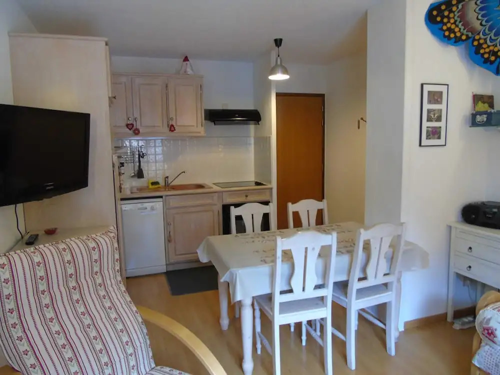 Lou Services Apartment CHAR9 LSI 001