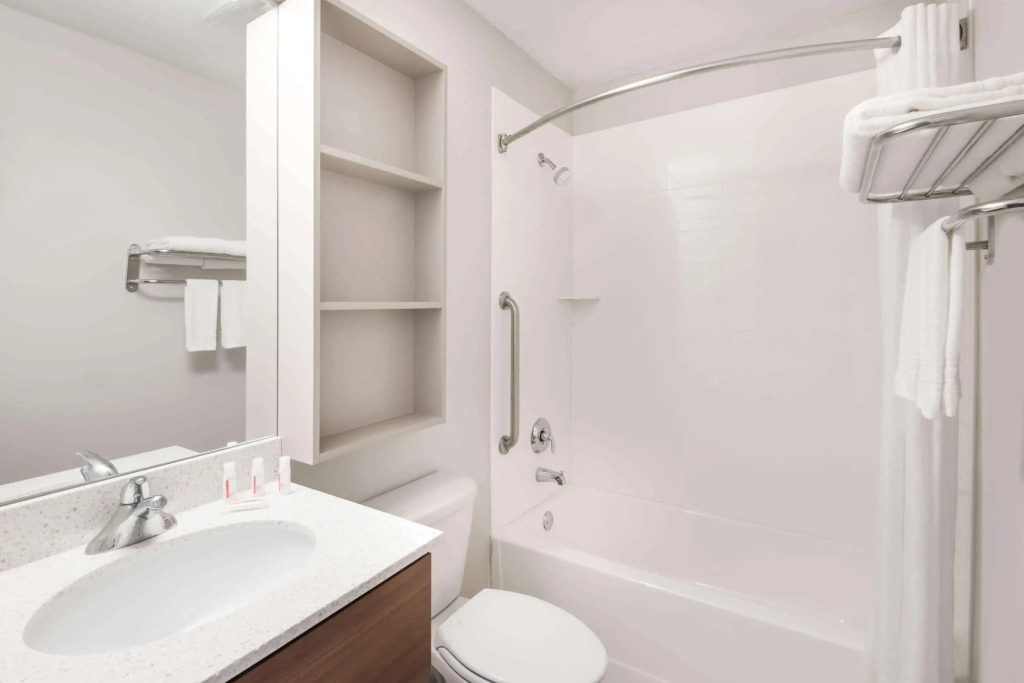 Microtel By Wyndham Victor