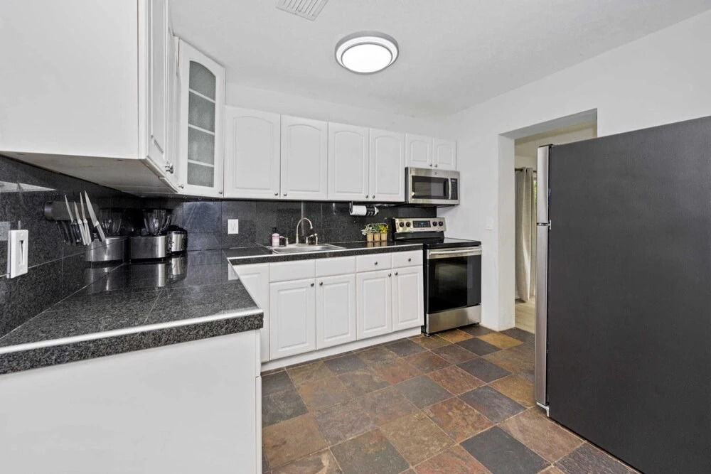 New Private Green Oasis 3br-3bapatio, Private Parking Clean & Cozy