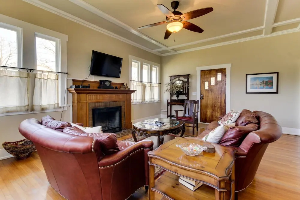 Cozy Retreat in Fredericksburg - Two Homes Perfect for Large Groups