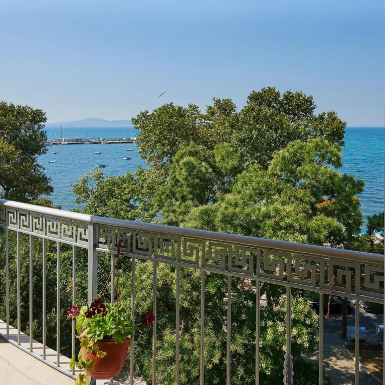 Paradise Hotel & Relax Center