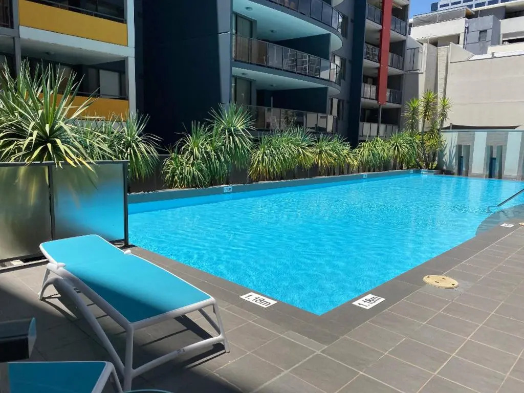 Arena Resort Style Exec Free Netflix Wifi Wine