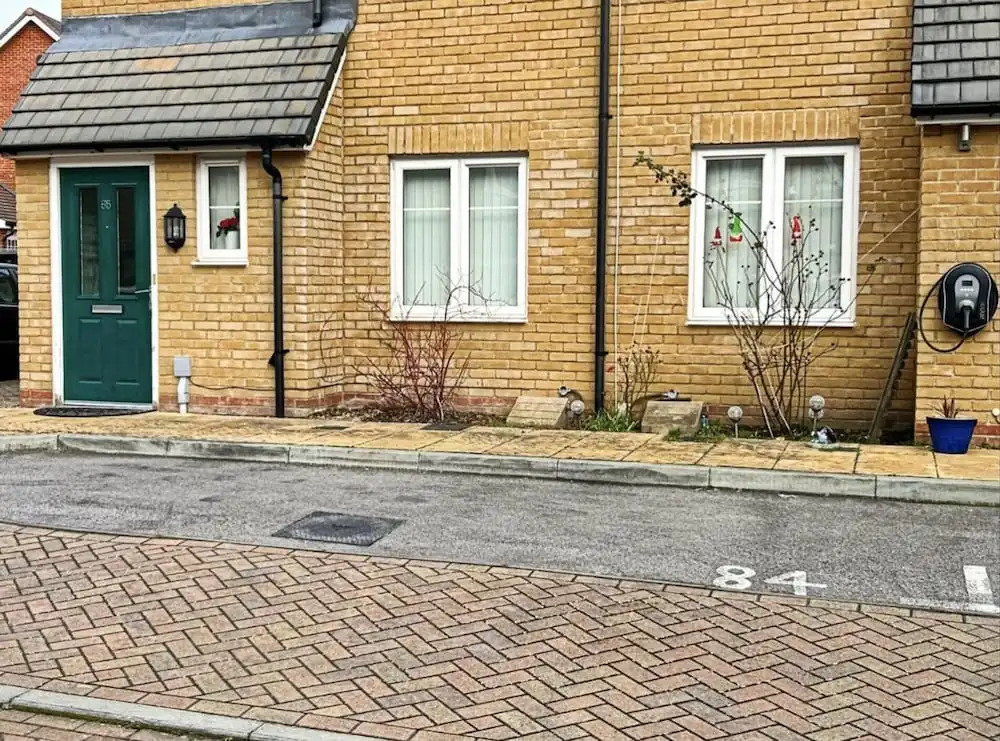 2 Bed End Terrace M4 M25 Heathrow Windsor & London