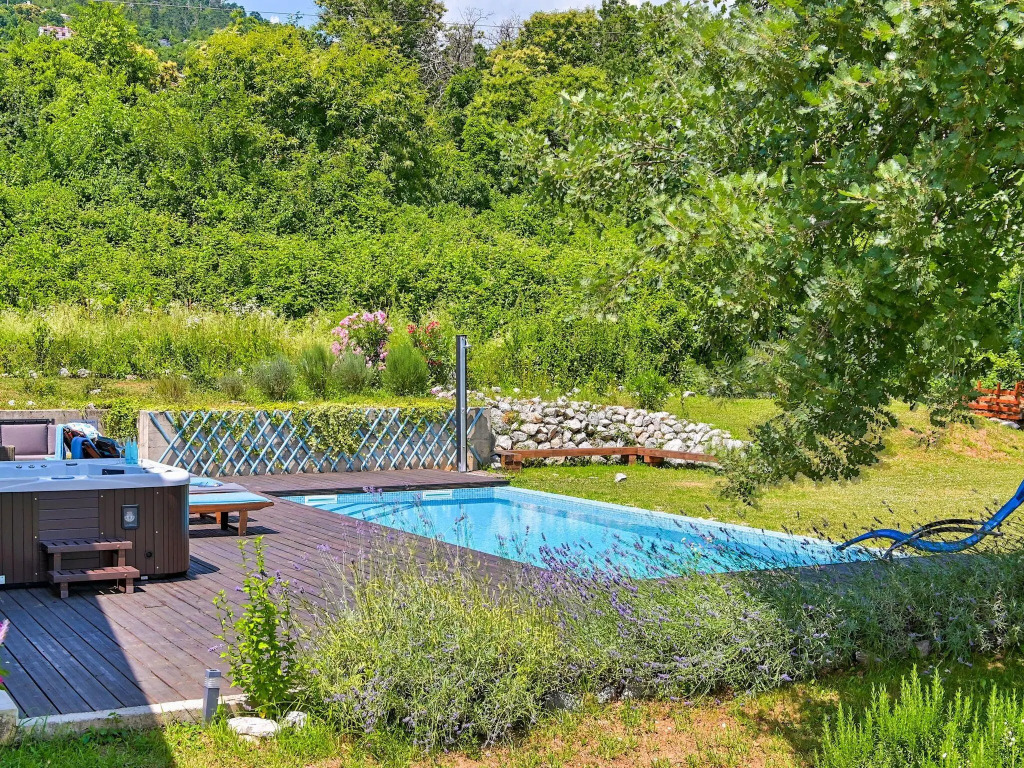 Modern Villa in Icici with  Swimming Pool and Jacuzzi