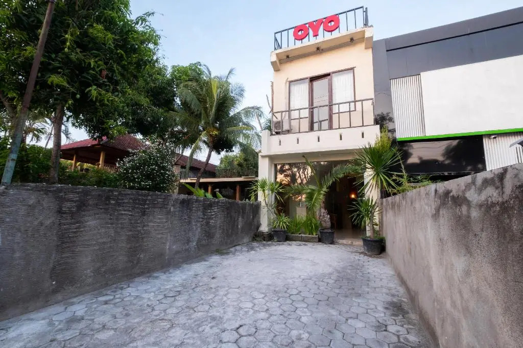 OYO 1695 Royal Senggigi Hotel