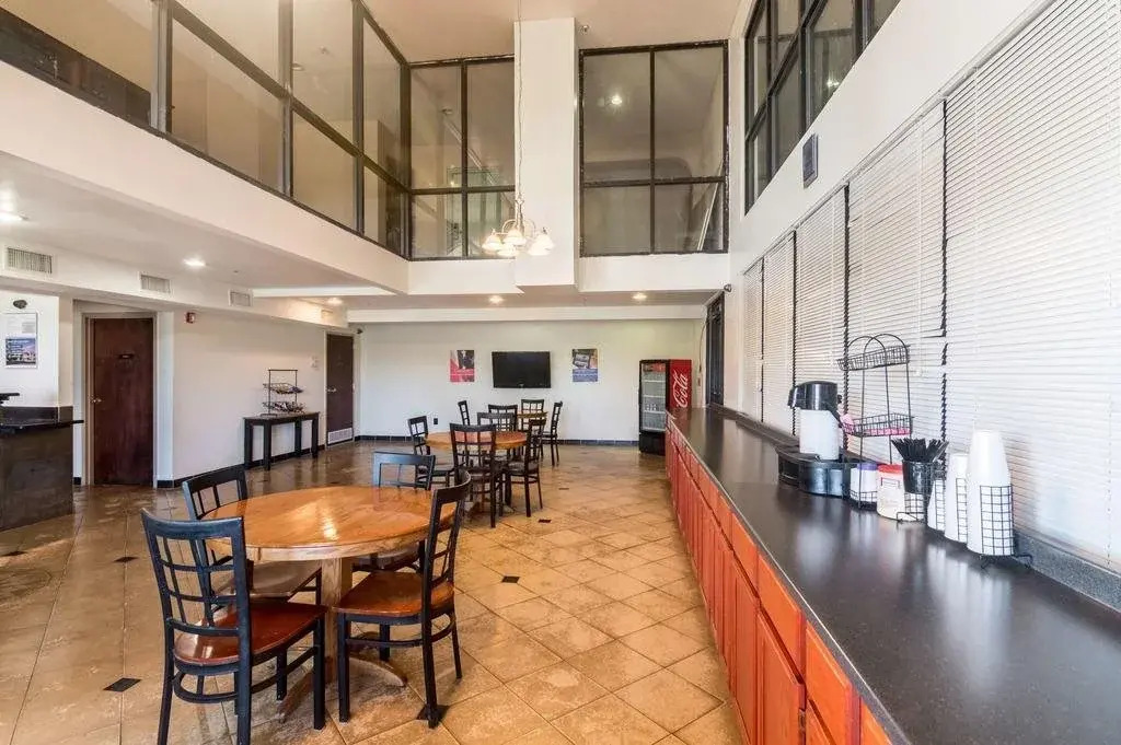 Premier Inn & Suites