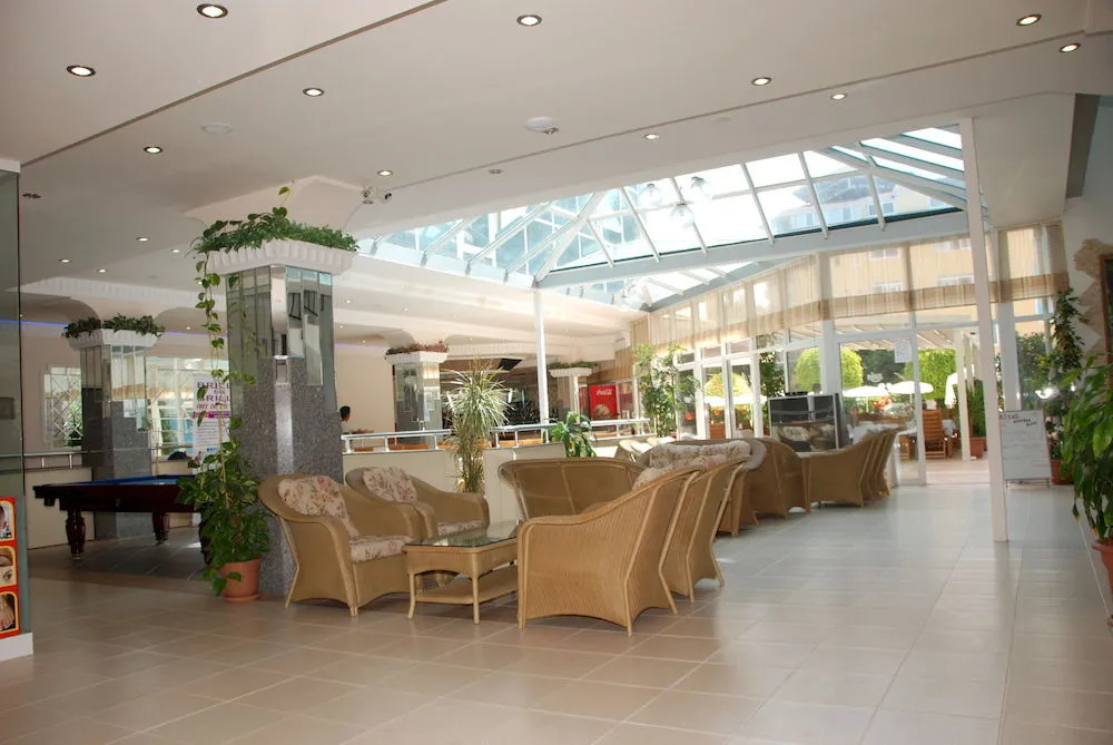 Risus Suit Hotel