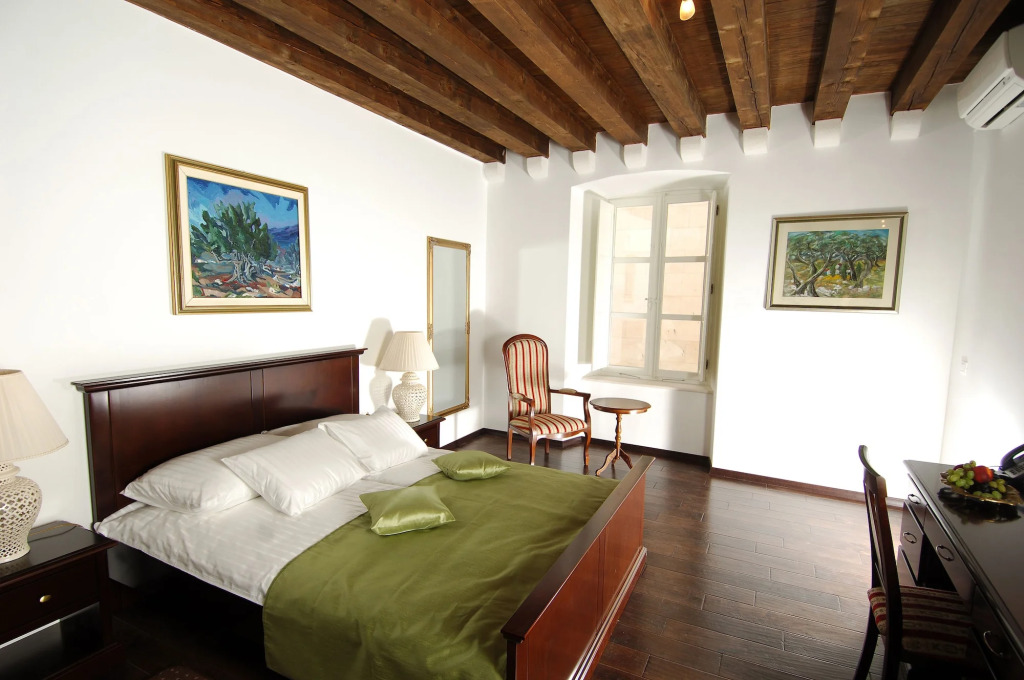 SUNce Palace Apartments with free offsite parking