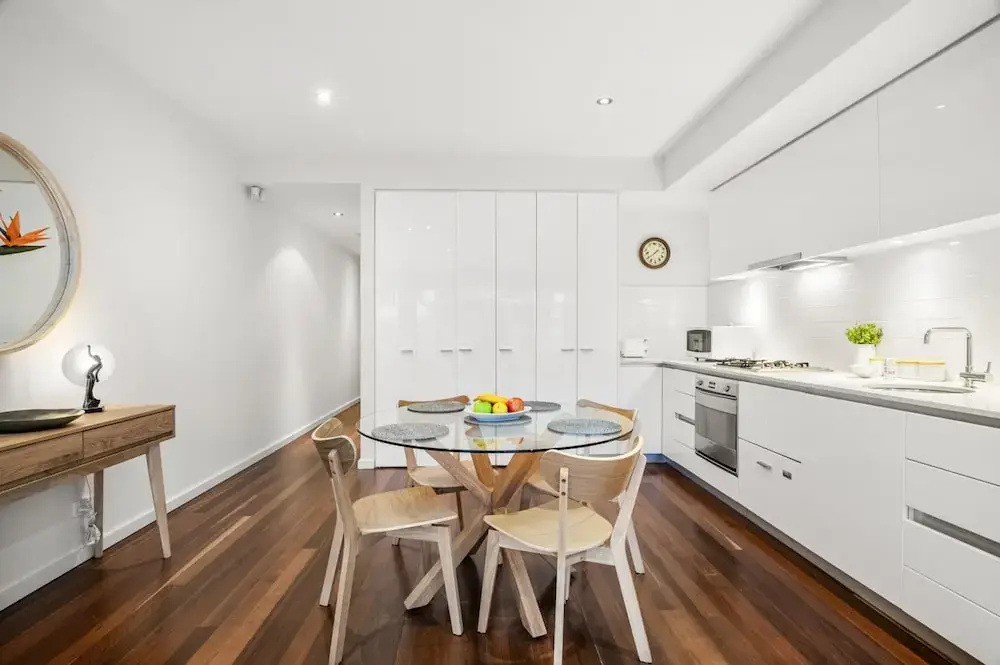 \"mila\" Trendy Prahran 1-bed Apartment With Balcony