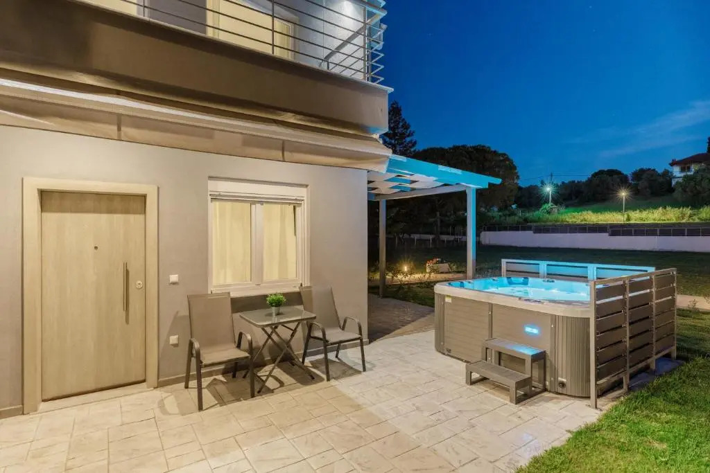 V Luxury Apartments Posidi