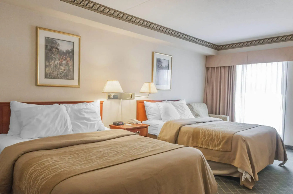Mississauga Inn & Suites