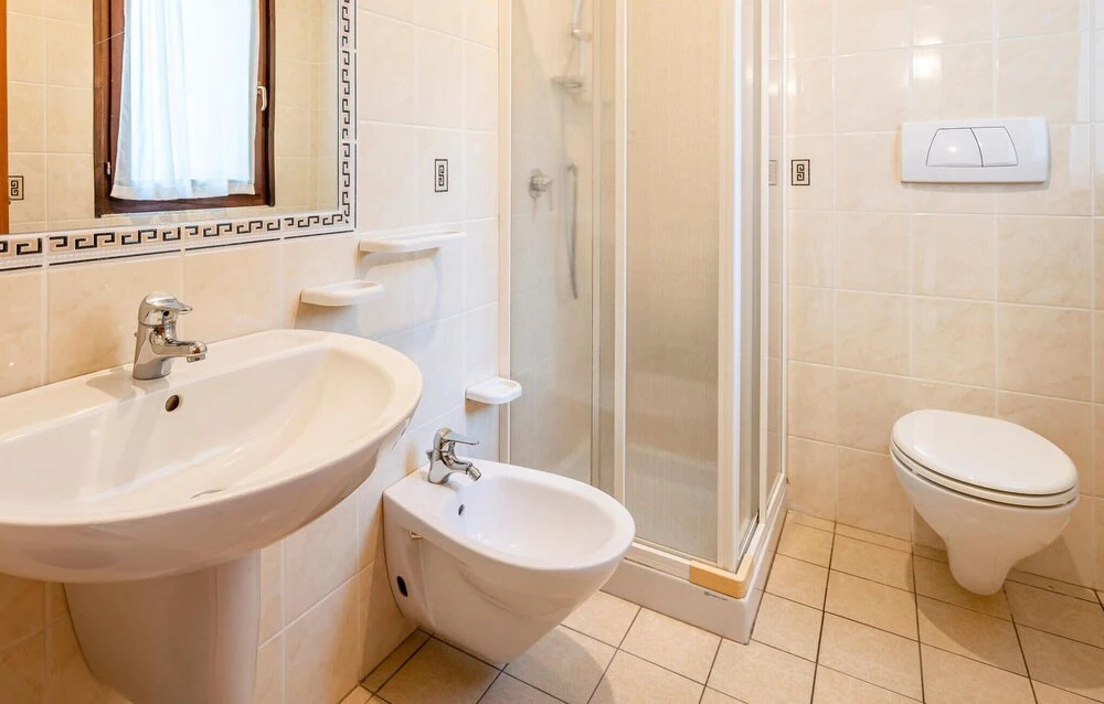 3 Bedroom Lovely Home In Albarella Ro