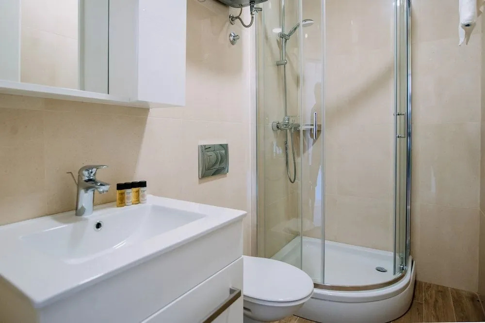 Art Deco Rooms by DuHomes