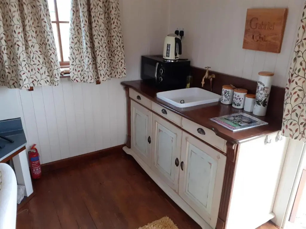 Glamping in Wiltshire in our Luxury Shepherds Hut