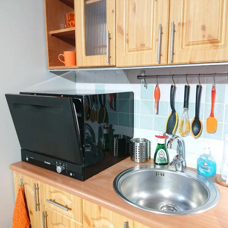 Bright and cozy city center 1 br ap, Free parking!