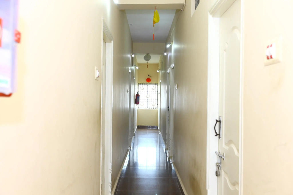 OYO 7747 SS Residency
