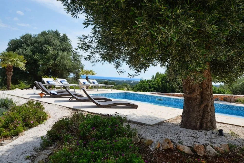 Villa Butterfly by Raro Villas