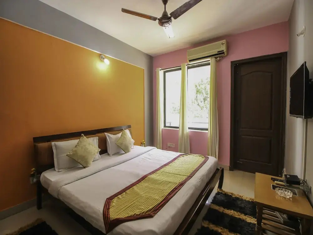 OYO 10725 Home 1BHK near Dil Chahta hai Fort