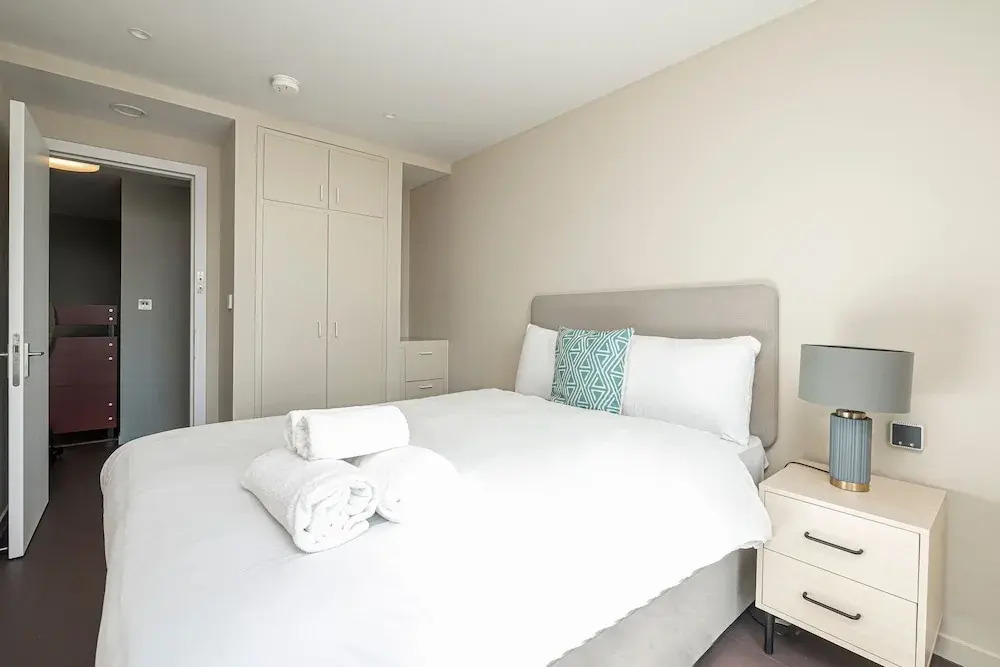 Stylish Three-bedroom Apartment in Poplar