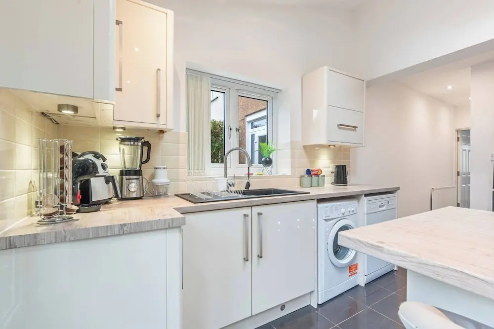 Beautiful 5 Bedroom Home in Coventry 14min to NEC